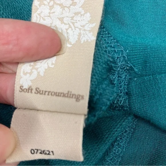 Soft Surroundings long sleeve butter soft material front kangaroo pocket Medium - Picture 9 of 9